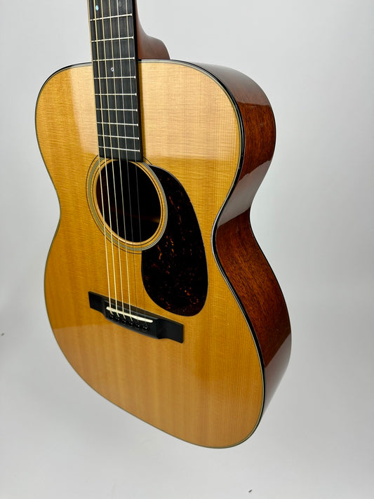 2017 Martin 00-18