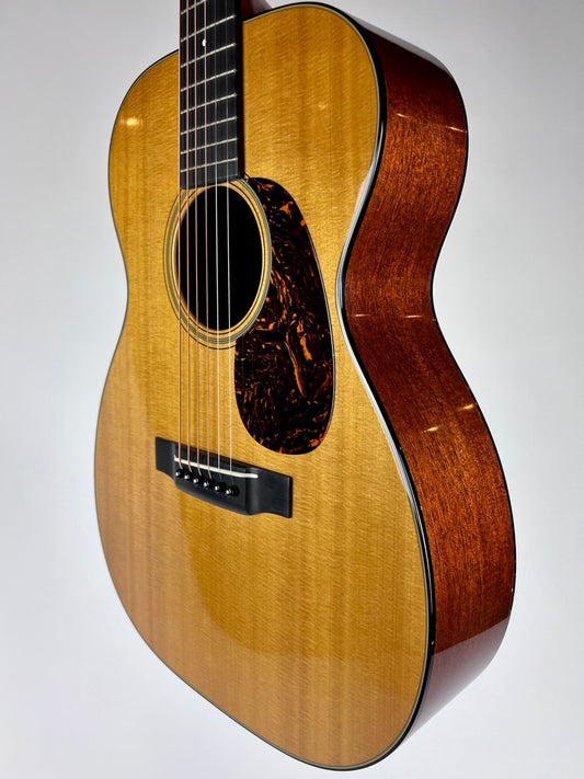 2013 Martin 00-18V