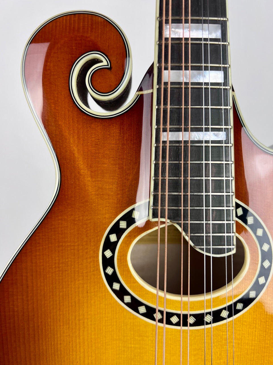 Eastman MD614 Gold Burst Oval Hole Mandolin