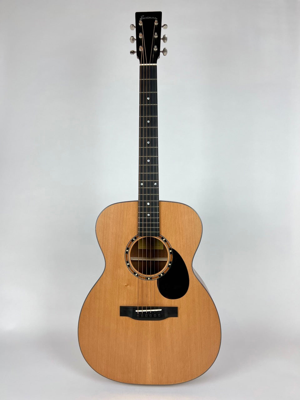 Eastman Guitar 2OM Cedar Top