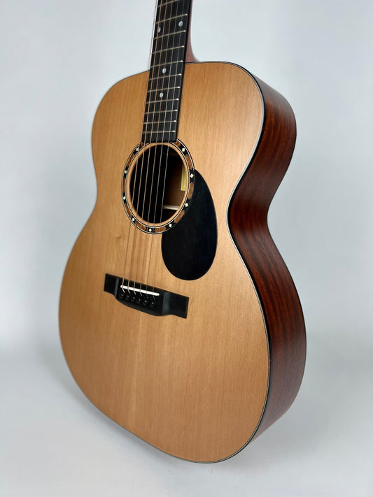 Eastman Guitar 2OM Cedar Top