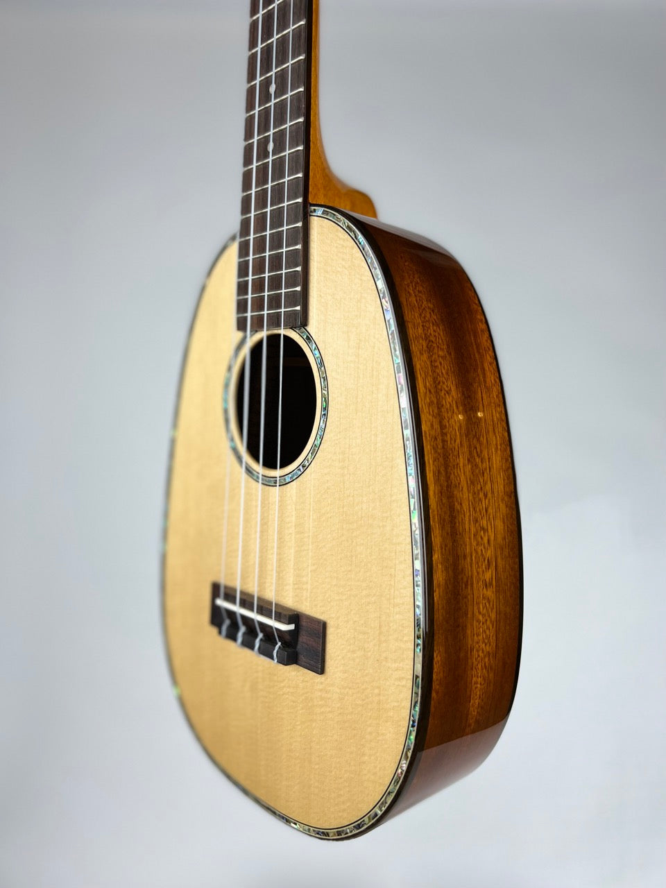 Ohana PKC-70G Pineapple Concert Ukulele