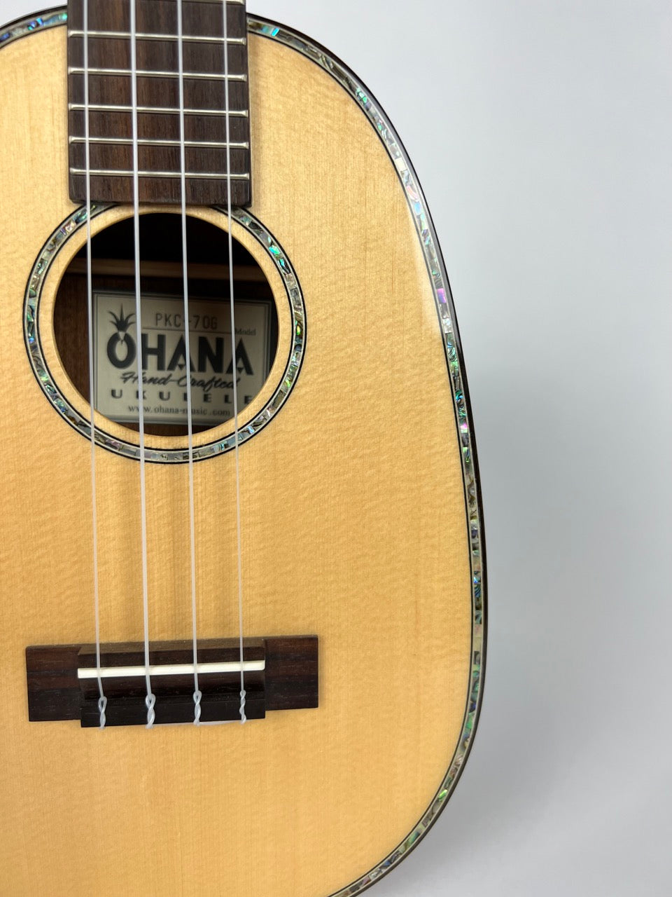 Ohana PKC-70G Pineapple Concert Ukulele