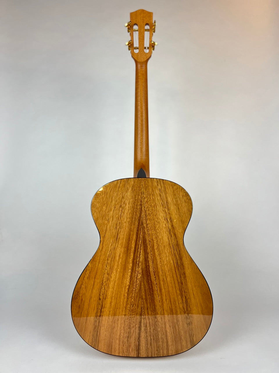 Pono shop tenor guitar